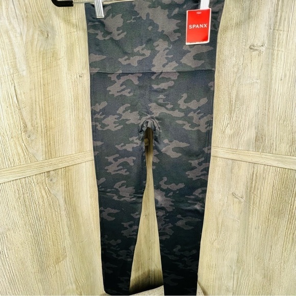 Spanx Look at Me Now Leggings Camo - Picture 4 of 6
